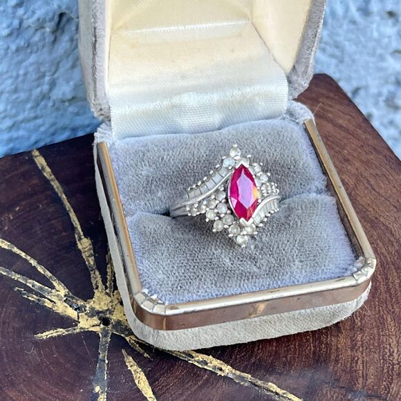 Vintage Pink Sapphire Ring in Size 7 1/4 sterling silver Costume Jewelry - Picture 3 of 10